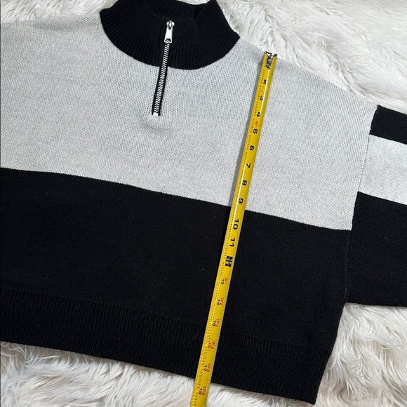 TopShop • Cropped Mixed Print Sweater Stripes & Checkerboard - Picture 9 of 10